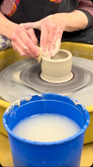 Sunday vibes. #willametteartcenter #oregonpotters