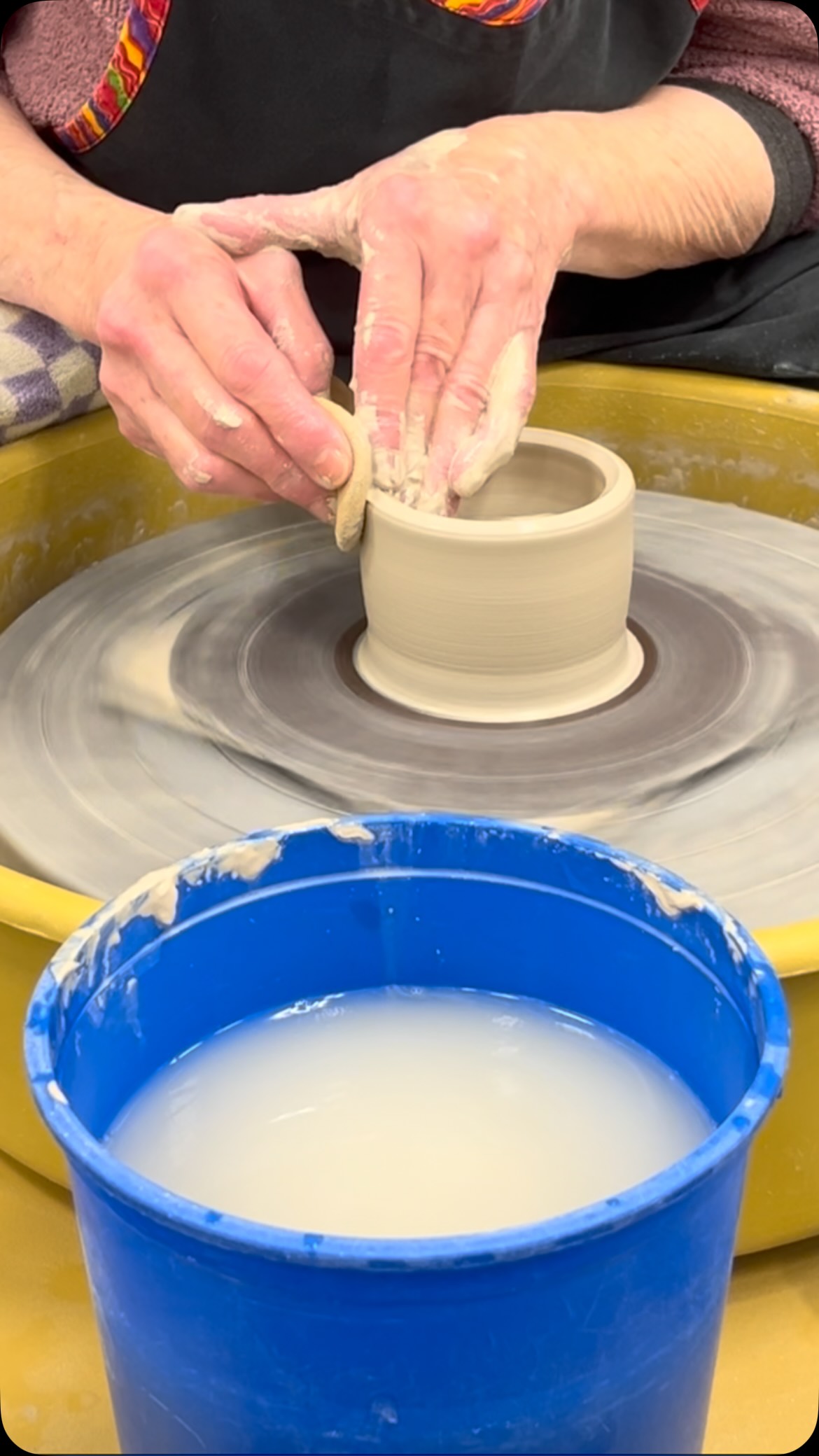 Sunday vibes. #willametteartcenter #oregonpotters